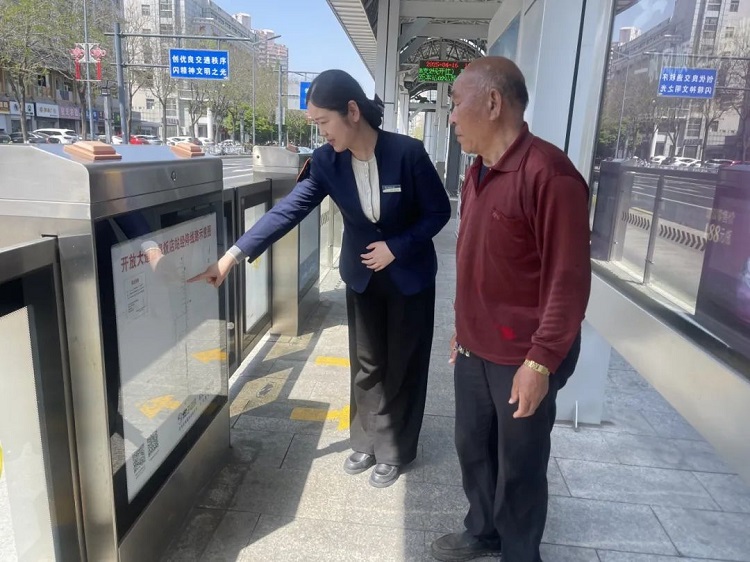 暖心服务保障出行，点滴善举传递文明